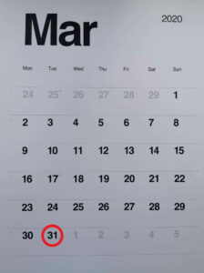 widok kartki z kalendarza z marca 2020 z zaznaczoną na czerwoną datą 31 marca
