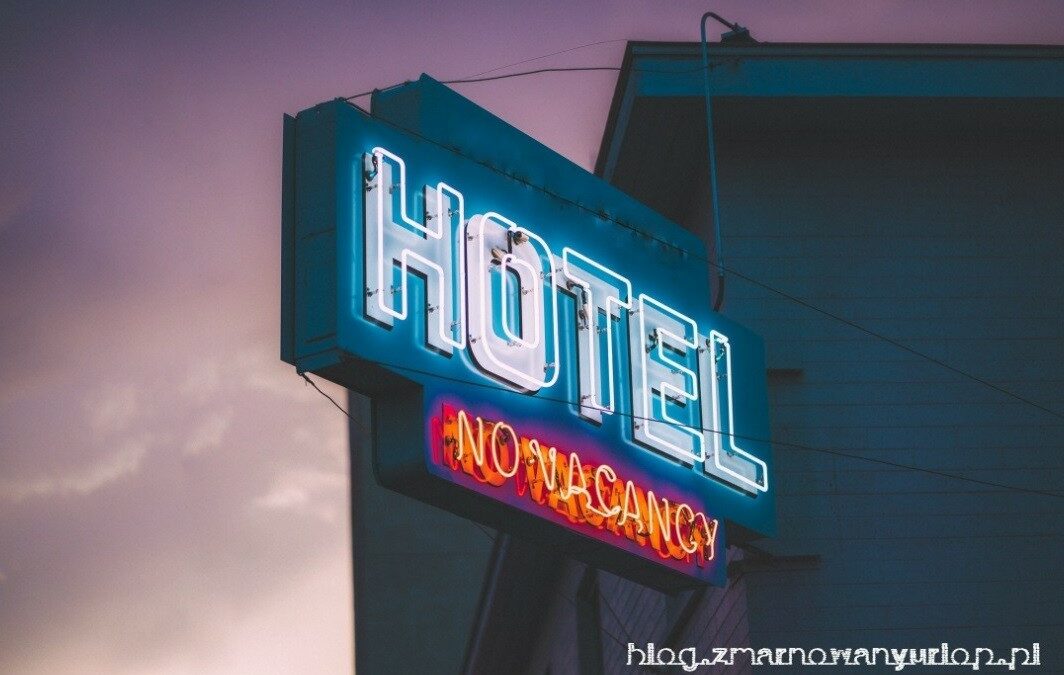 wywiad z byłą rezydentka biura podróży omawiamy wakacyjne problemy między innymi dotyczące overbookingu